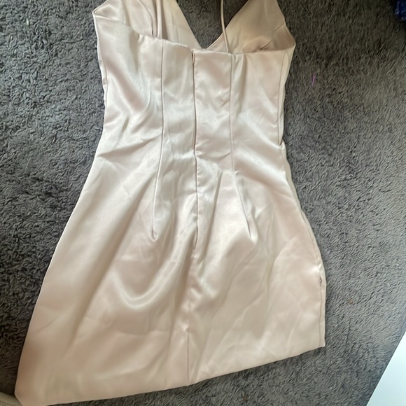 Selling cute short dress - Picture 2 of 2